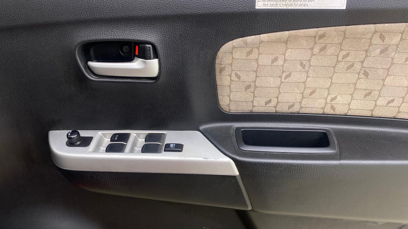 2015 Maruti Wagon R 1.0 VXI AMT, Petrol, Automatic, 32,019 km, Driver Side Door Panels Control