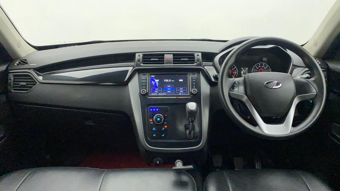2018 Mahindra KUV 100 NXT K8 P 6 STR DUAL TONE, Petrol, Manual, 53,588 km, Dashboard