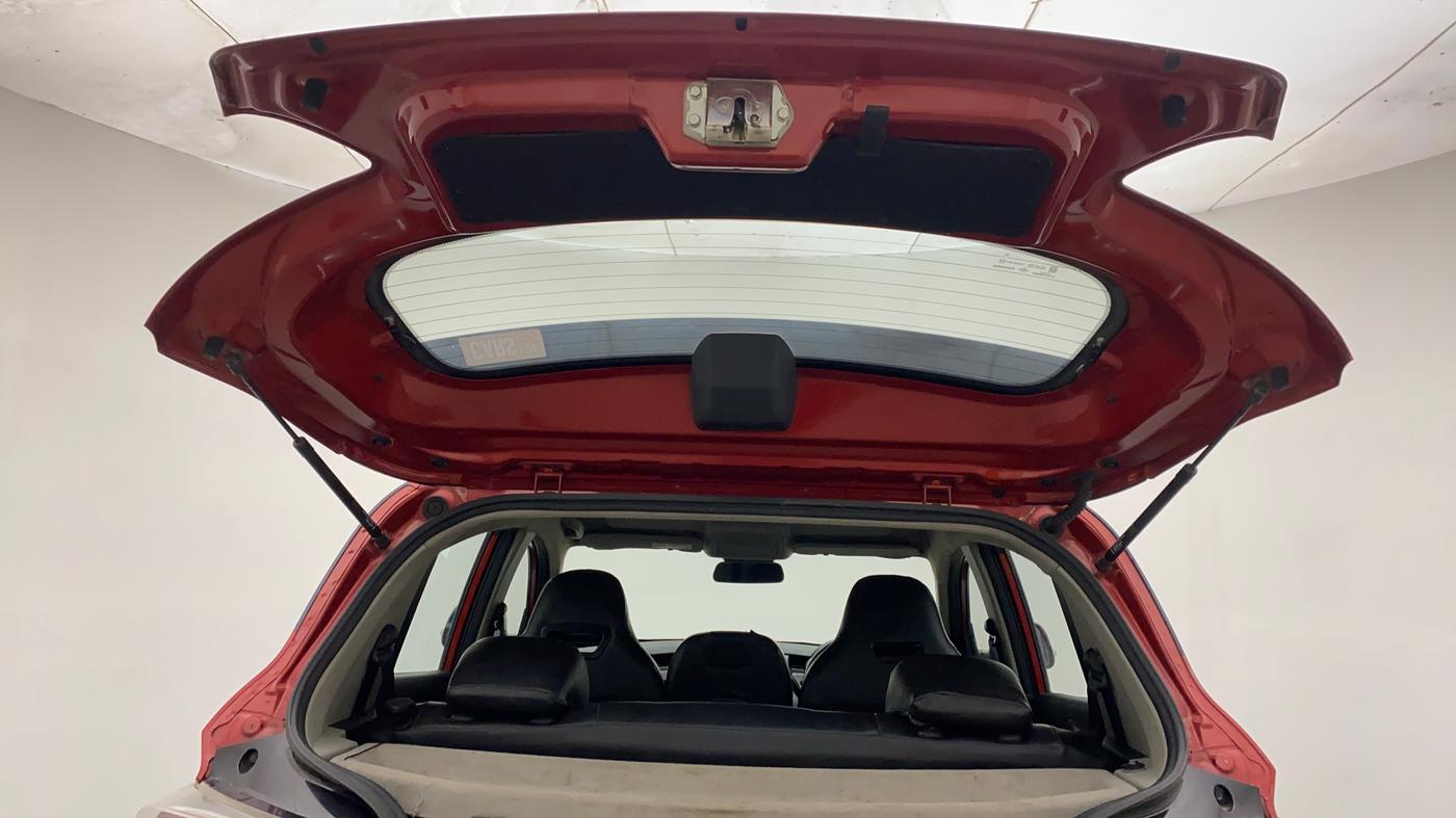 2018 Mahindra KUV 100 NXT K8 P 6 STR DUAL TONE, Petrol, Manual, 53,588 km, Boot Door Open