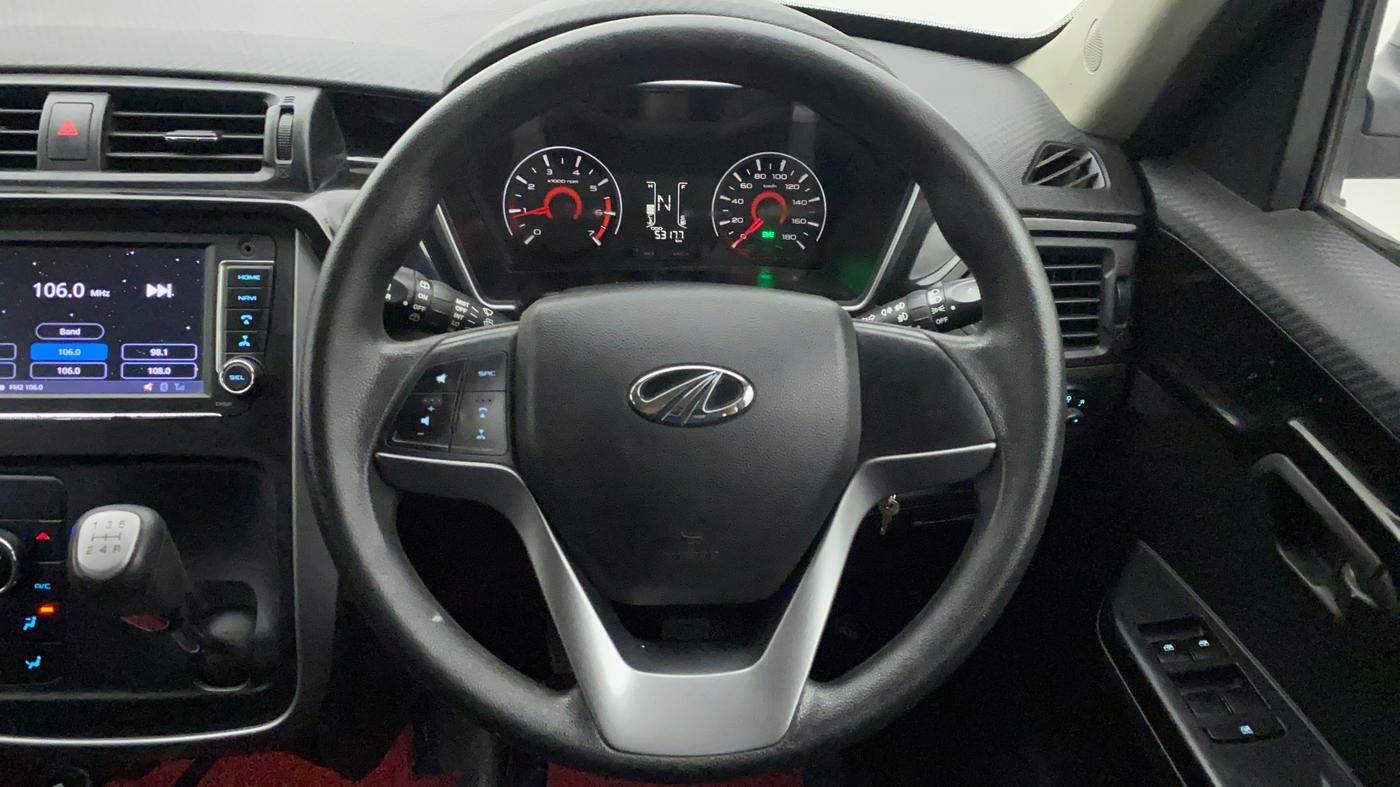 2018 Mahindra KUV 100 NXT K8 P 6 STR DUAL TONE, Petrol, Manual, 53,588 km, Steering Wheel Close Up