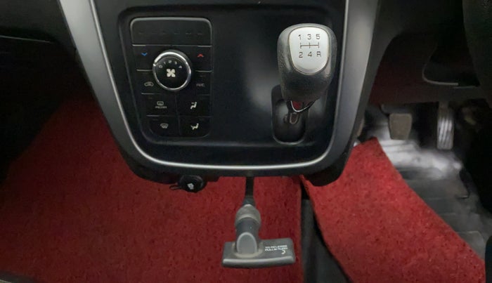 2018 Mahindra KUV 100 NXT K8 P 6 STR DUAL TONE, Petrol, Manual, 53,588 km, Gear Lever