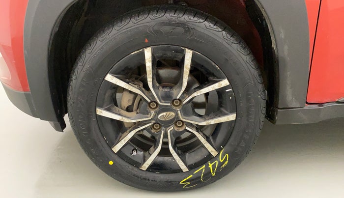 2018 Mahindra KUV 100 NXT K8 P 6 STR DUAL TONE, Petrol, Manual, 53,588 km, Left Front Wheel