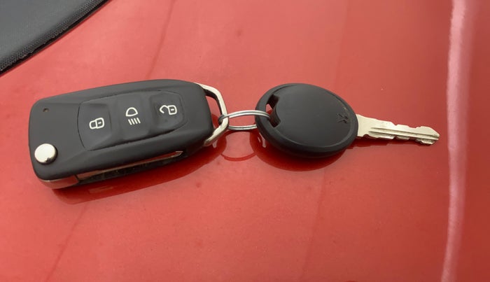 2017 Tata Tiago XZ PETROL, CNG, Manual, 65,204 km, Key Close Up