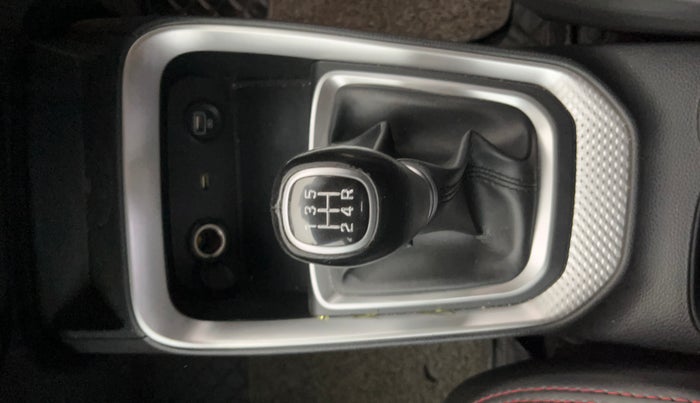 2020 KIA SONET HTK PLUS 1.2, Petrol, Manual, 45,716 km, Gear Lever