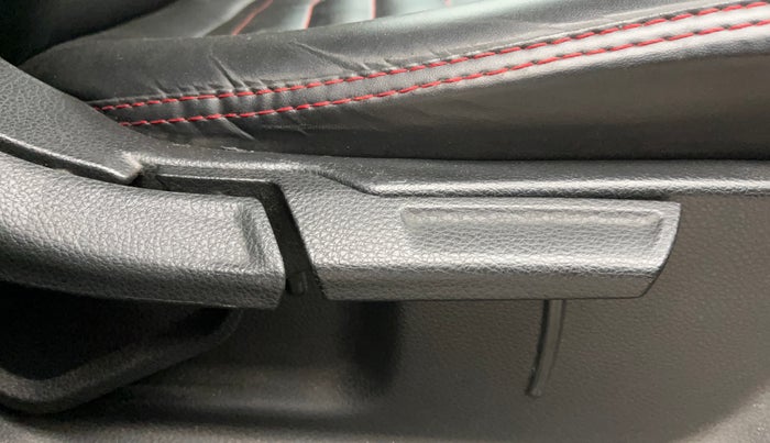 2020 KIA SONET HTK PLUS 1.2, Petrol, Manual, 45,716 km, Driver Side Adjustment Panel