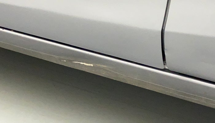 2011 Maruti Ritz VXI, Petrol, Manual, 37,300 km, Left running board - Minor scratches