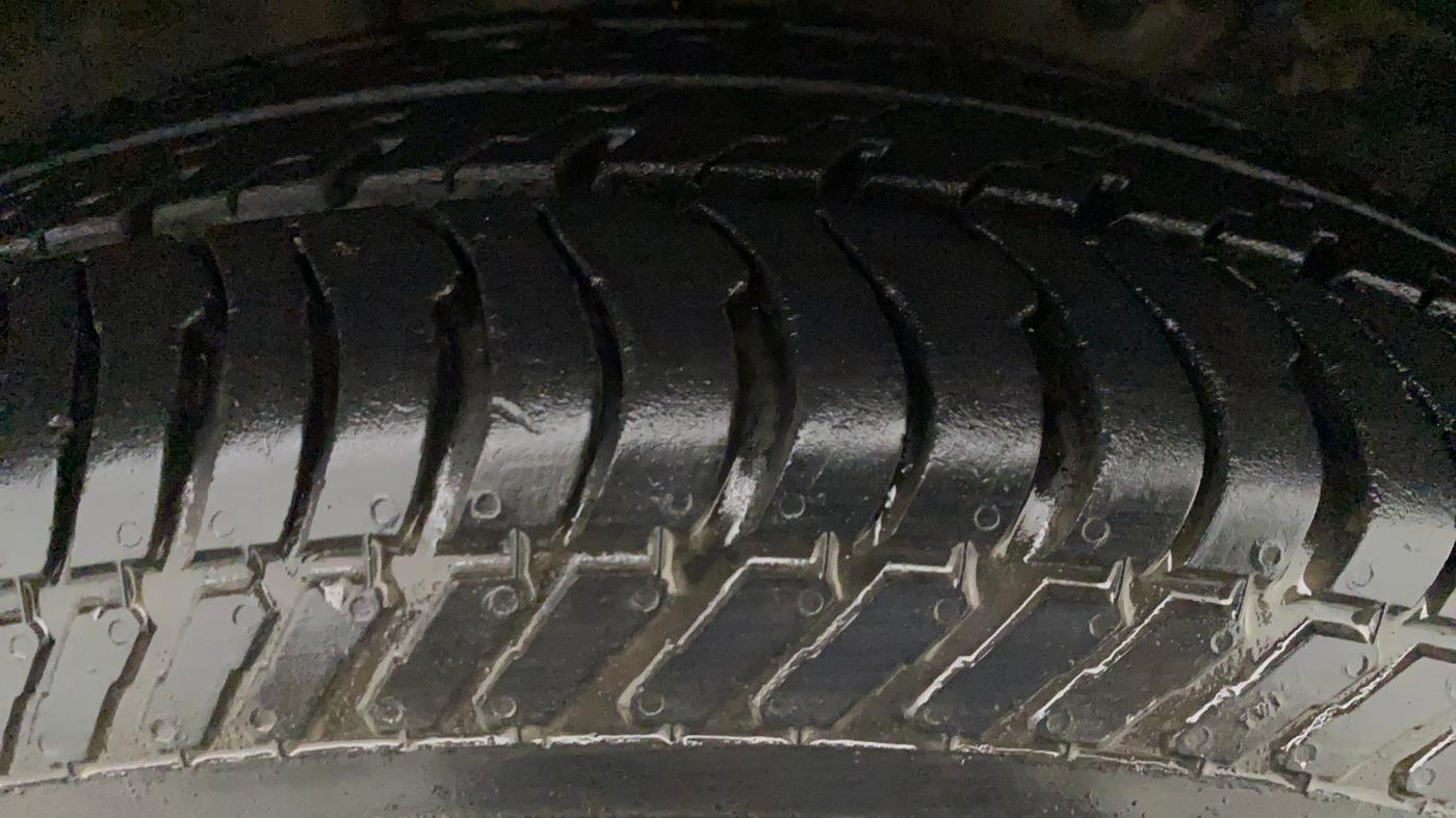 2011 Maruti Ritz VXI, Petrol, Manual, 37,300 km, Right Front Tyre Tread