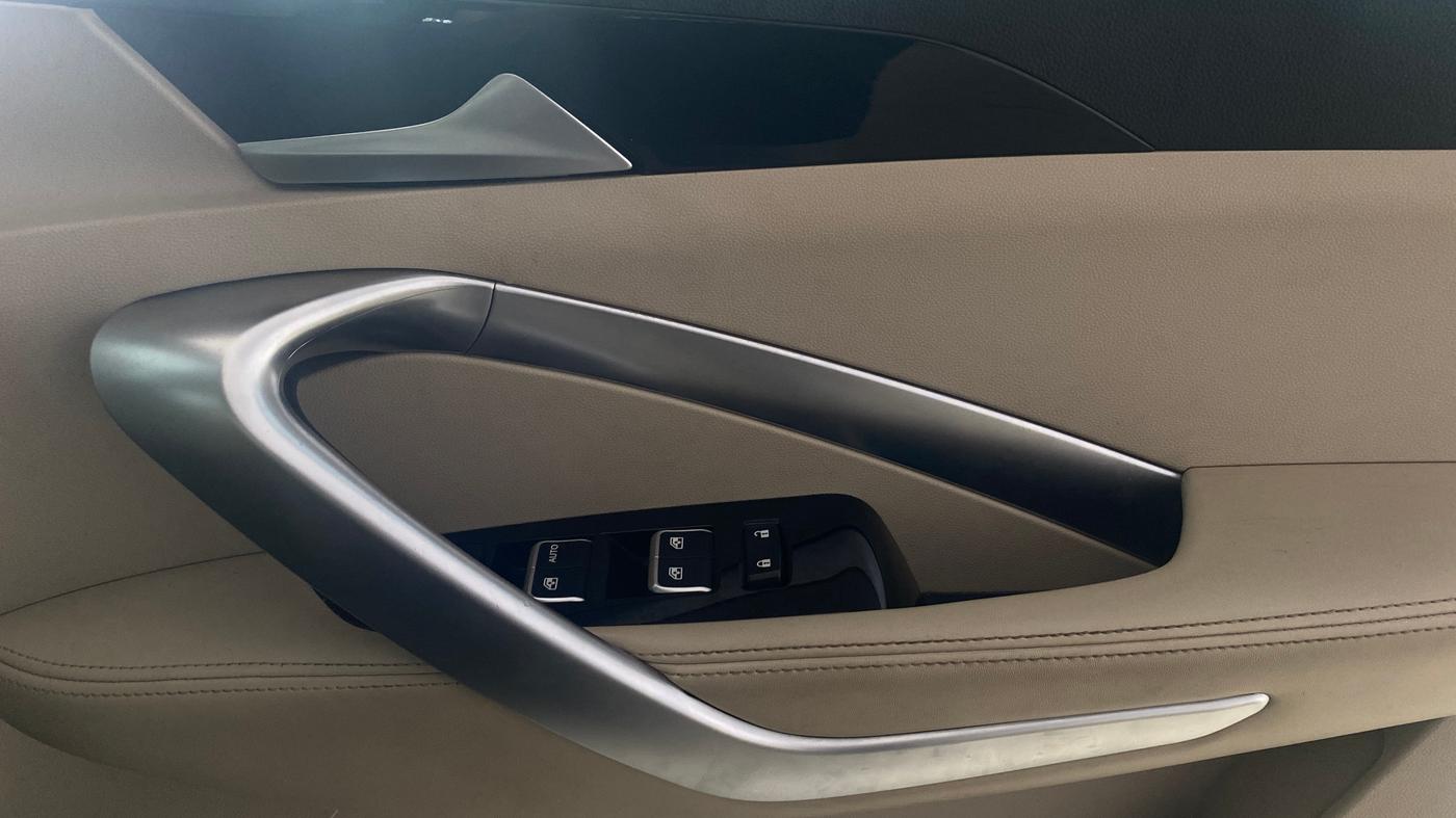 2022 MG HECTOR SHARP EX 1.5 PETROL CVT, Petrol, Automatic, 21,349 km, Driver Side Door Panels Control