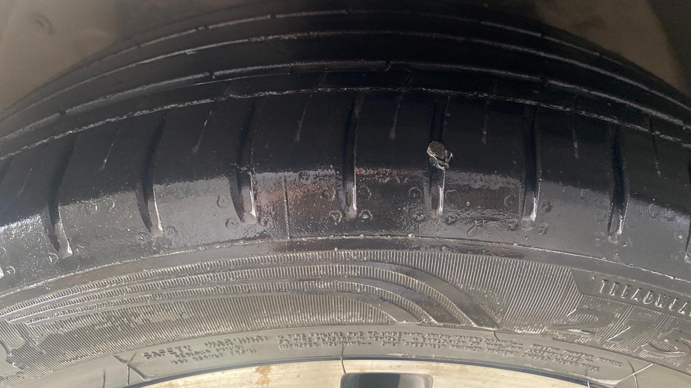 2022 MG HECTOR SHARP EX 1.5 PETROL CVT, Petrol, Automatic, 21,349 km, Left Front Tyre Tread