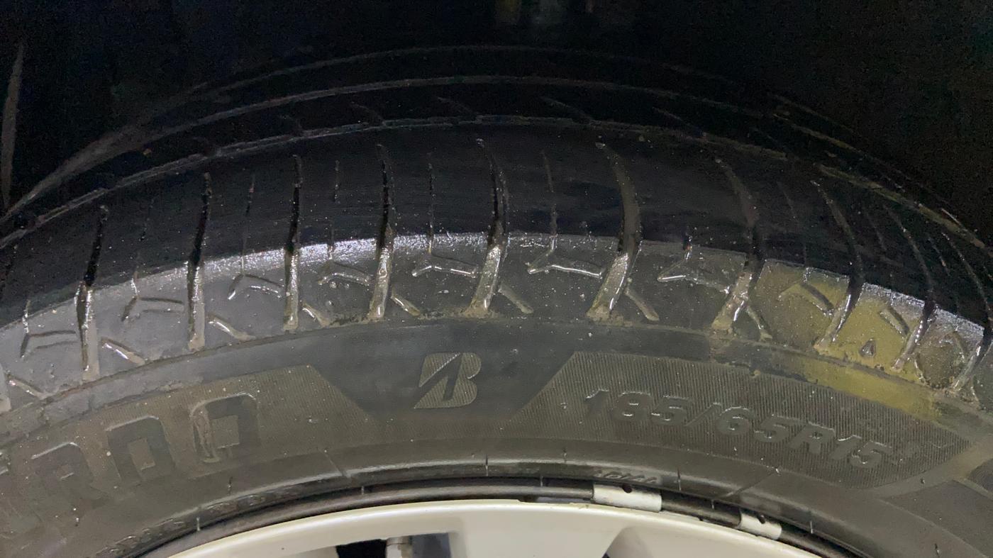 2012 Maruti Ertiga VXI, CNG, Manual, 1,21,839 km, Left Front Tyre Tread