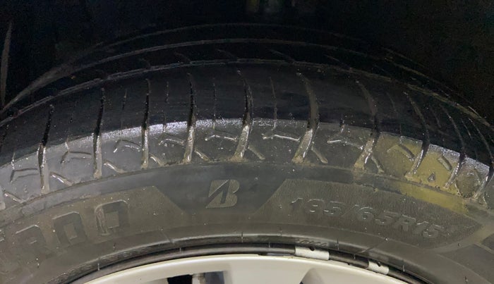 2012 Maruti Ertiga VXI, CNG, Manual, 1,21,801 km, Left Front Tyre Tread