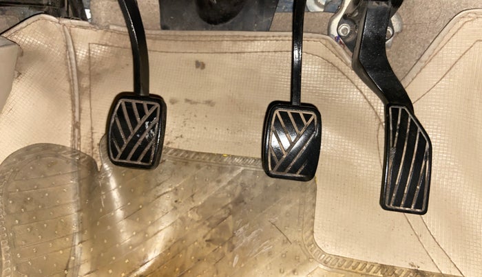 2012 Maruti Ertiga VXI, CNG, Manual, 1,21,801 km, Pedals