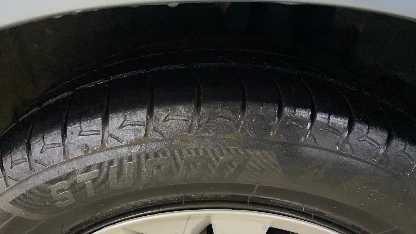 2012 Maruti Ertiga VXI, CNG, Manual, 1,21,839 km, Left Rear Tyre Tread
