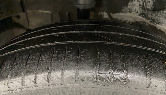 2018 Tata NEXON XM PETROL, Petrol, Manual, 1,06,102 km, Right Rear Tyre Tread