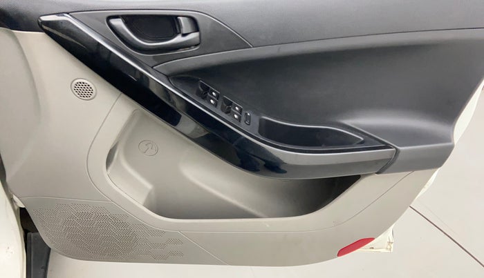 2018 Tata NEXON XM PETROL, Petrol, Manual, 1,06,102 km, Driver Side Door Panels Control