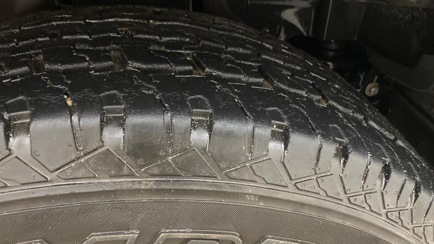 2021 Mahindra Thar LX  P 4WD AT CONVERTIBLE, Petrol, Automatic, 21,785 km, Right Front Tyre Tread