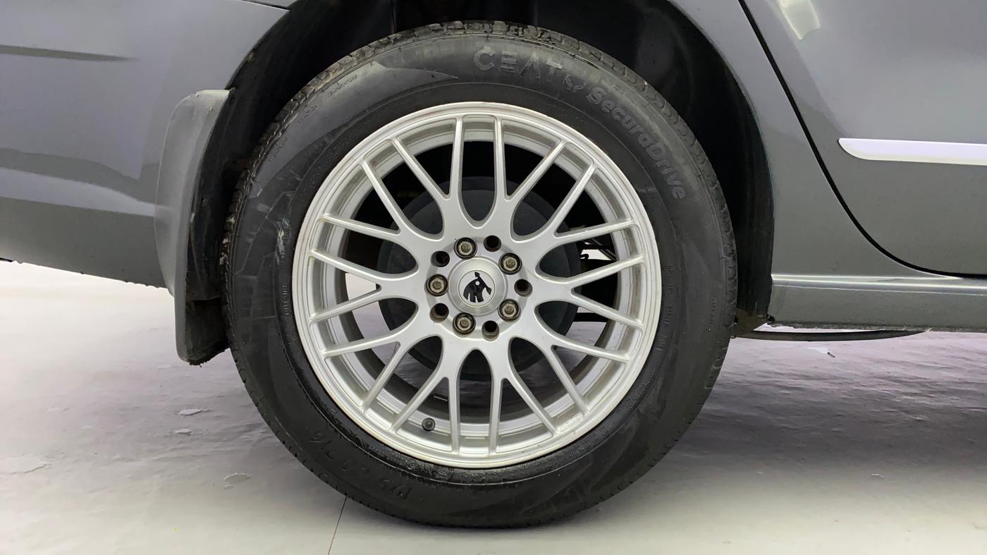 2019 Skoda Rapid STYLE 1.6 MPI, Petrol, Manual, 65,949 km, Right Rear Wheel