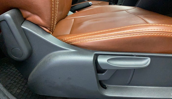 2019 Skoda Rapid STYLE 1.6 MPI, Petrol, Manual, 65,949 km, Driver Side Adjustment Panel