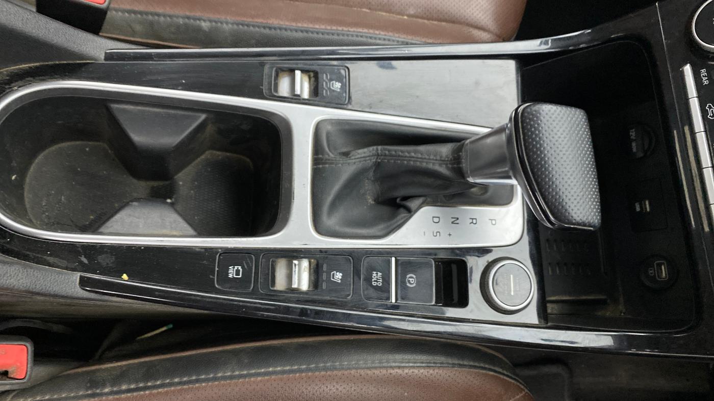 2021 Hyundai ALCAZAR 2.0 SIGNATURE (O) AT 6STR, Petrol, Automatic, 64,767 km, Gear Lever