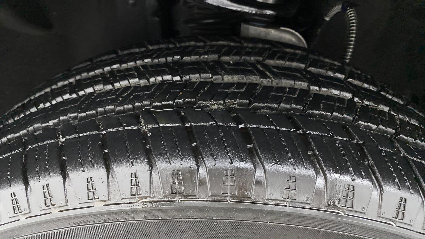 2022 Mahindra SCORPIO-N Z8 L DIESEL AT 2WD 6 STR, Diesel, Automatic, 11,104 km, Left Front Tyre Tread