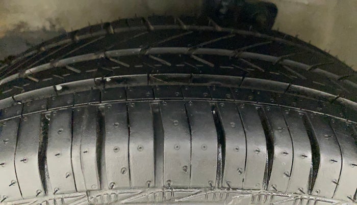 2015 Maruti Celerio VXI AMT, Petrol, Automatic, 37,311 km, Left Front Tyre Tread
