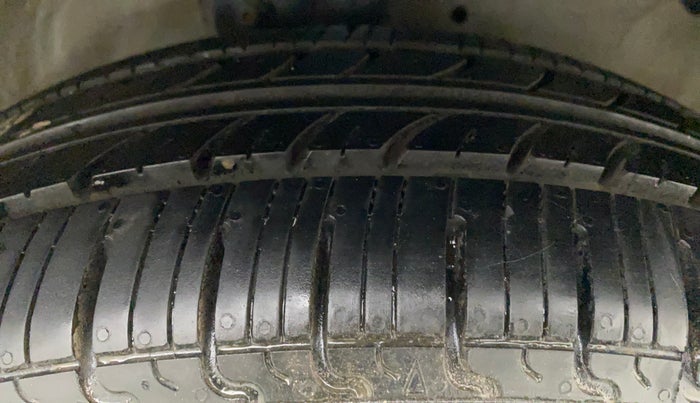 2015 Maruti Celerio VXI AMT, Petrol, Automatic, 37,311 km, Right Front Tyre Tread