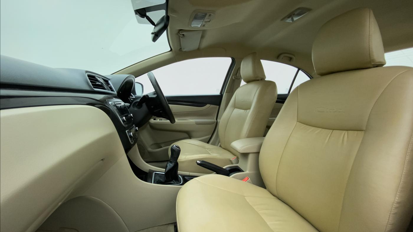 2016 Maruti Ciaz VXI PLUS, Petrol, Manual, 48,439 km, Right Side Front Door Cabin