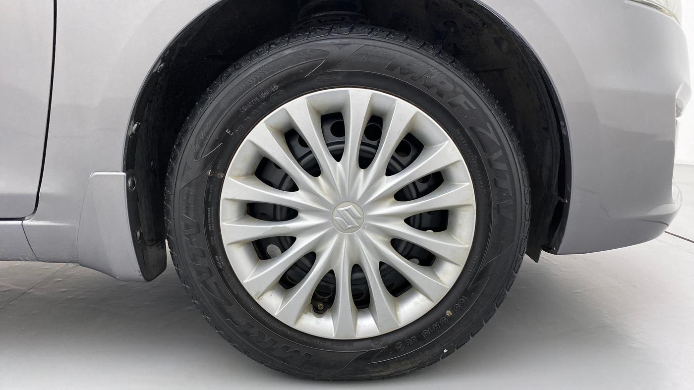 2016 Maruti Ciaz VXI PLUS, Petrol, Manual, 48,439 km, Right Front Wheel