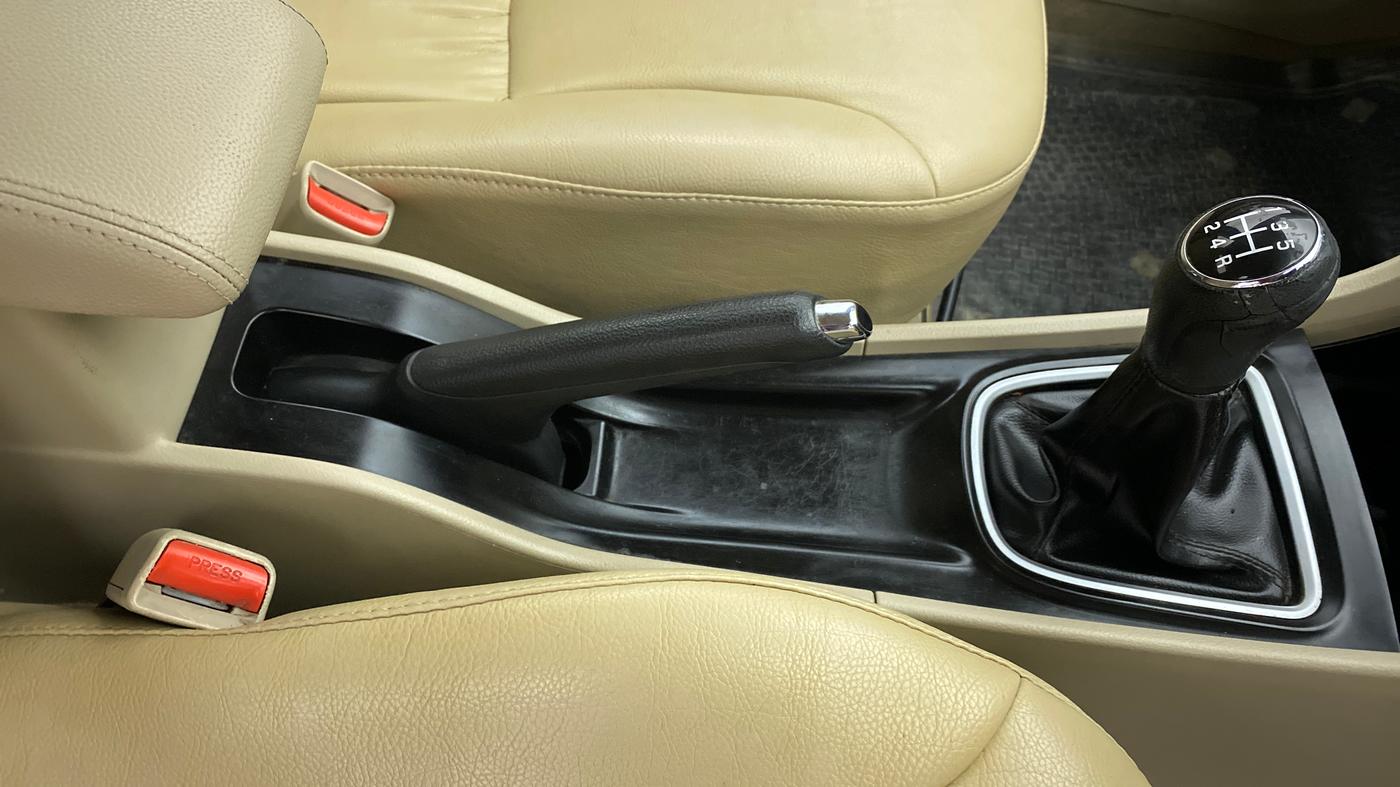 2016 Maruti Ciaz VXI PLUS, Petrol, Manual, 48,439 km, Gear Lever