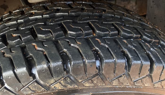 2016 Mahindra TUV300 T8, Diesel, Manual, 84,299 km, Right Front Tyre Tread