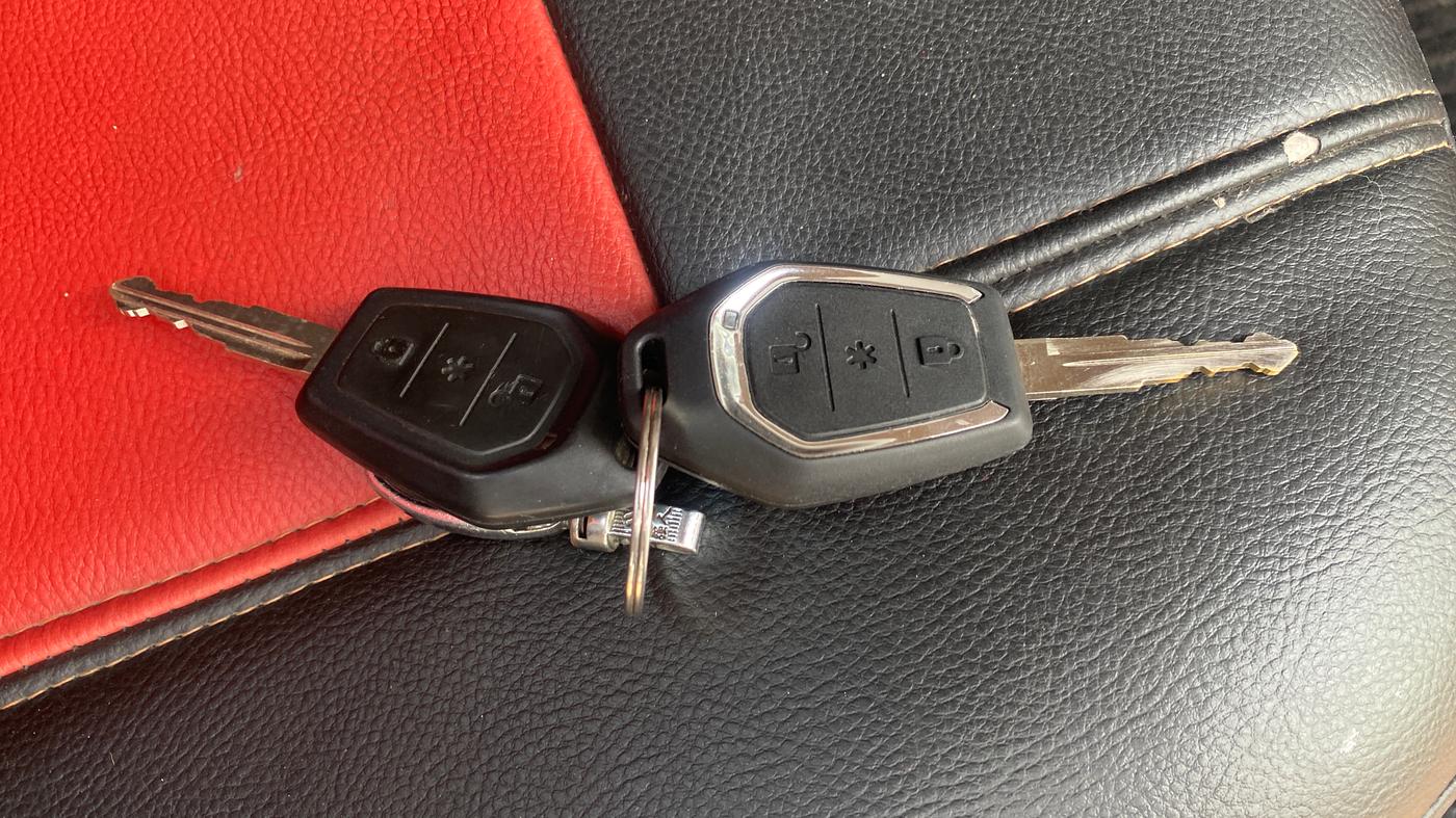 2016 Mahindra TUV300 T8, Diesel, Manual, 84,299 km, Key Close Up