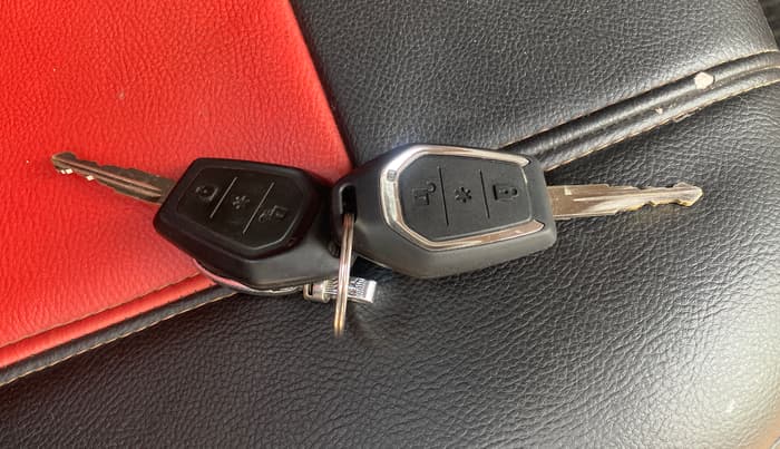 2016 Mahindra TUV300 T8, Diesel, Manual, 84,299 km, Key Close Up
