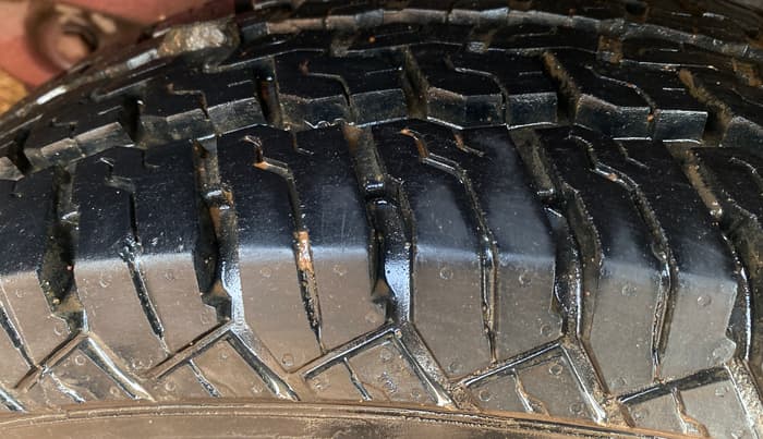 2016 Mahindra TUV300 T8, Diesel, Manual, 84,299 km, Left Rear Tyre Tread