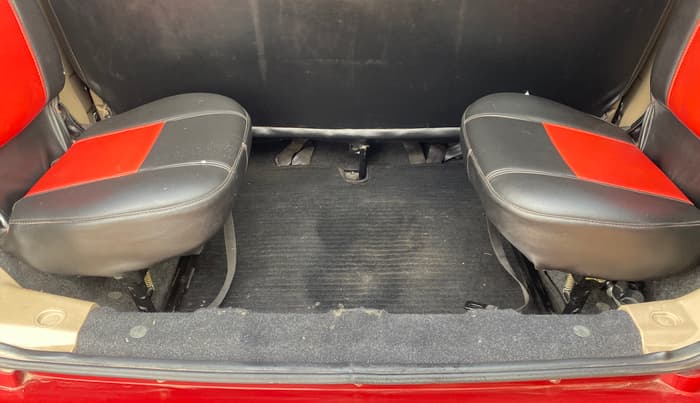 2016 Mahindra TUV300 T8, Diesel, Manual, 84,299 km, Boot Inside