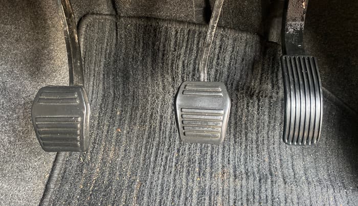 2016 Mahindra TUV300 T8, Diesel, Manual, 84,299 km, Pedals