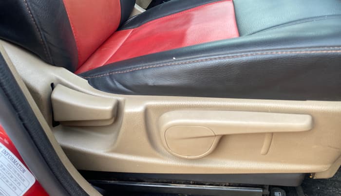2016 Mahindra TUV300 T8, Diesel, Manual, 84,299 km, Driver Side Adjustment Panel