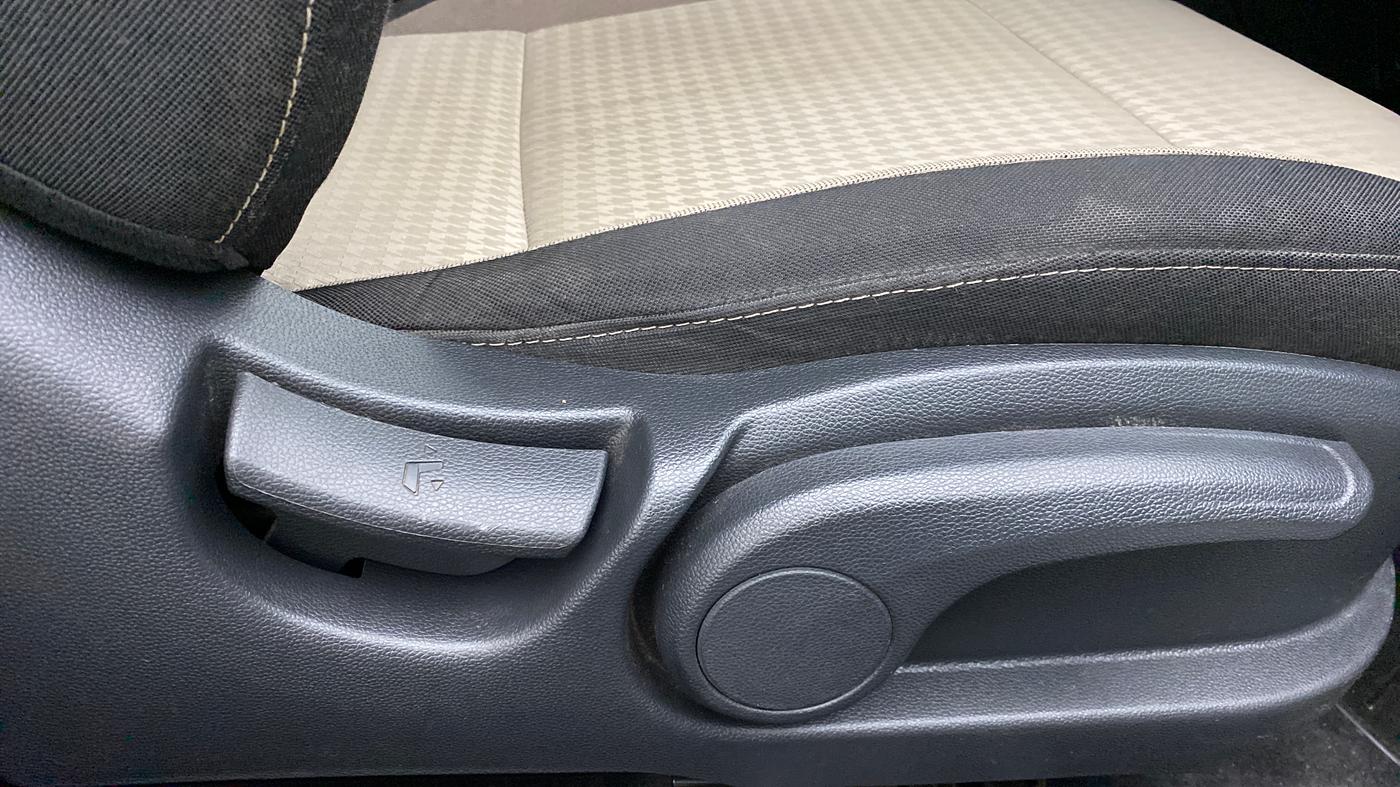 2019 Hyundai Elite i20 ASTA 1.2 (O), Petrol, Manual, 26,633 km, Driver Side Adjustment Panel