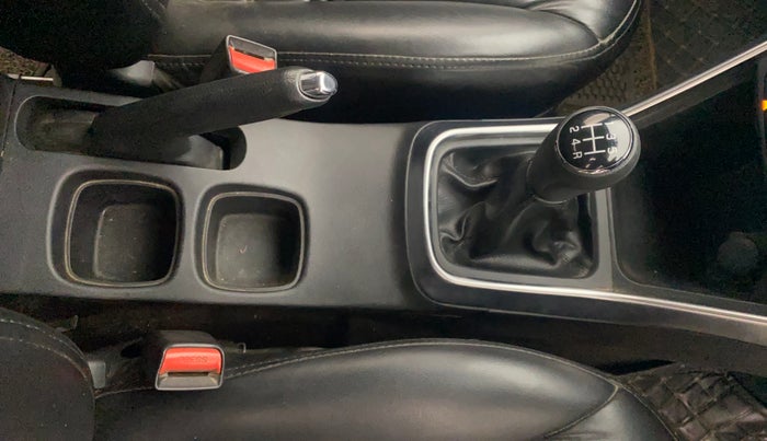 2017 Maruti S Cross ALPHA 1.3, Diesel, Manual, 87,011 km, Gear Lever