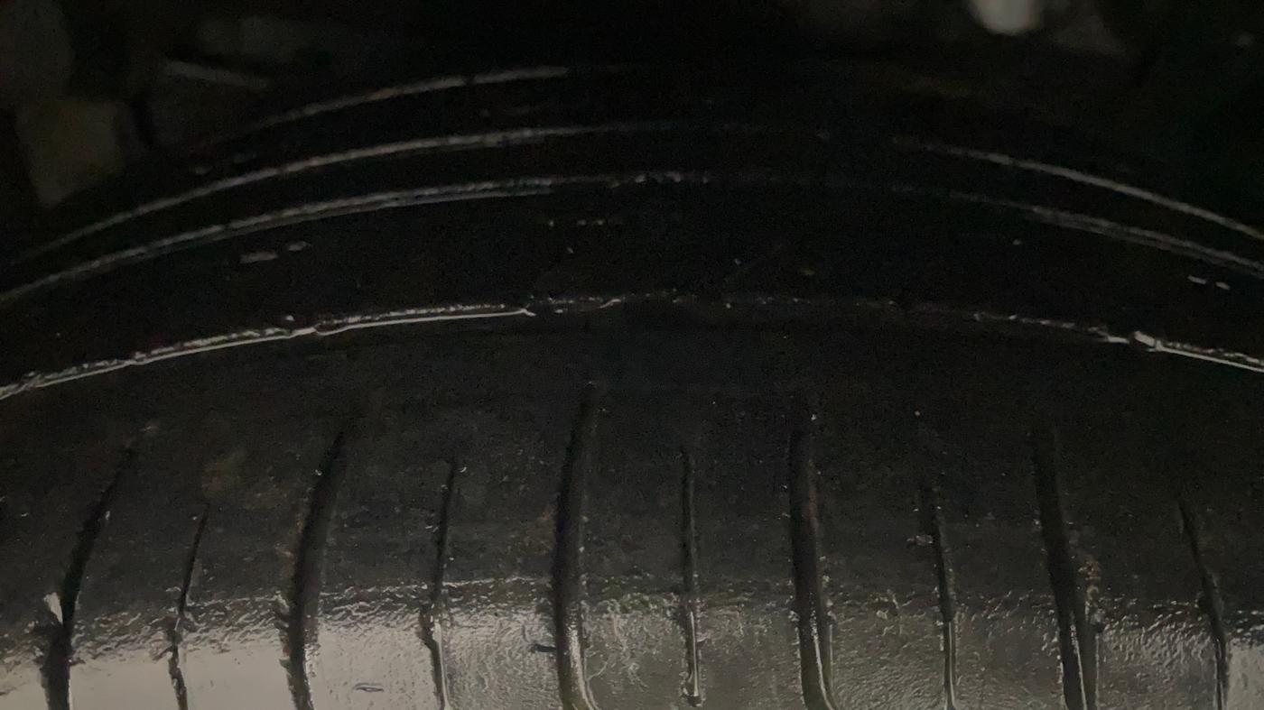 2017 Maruti S Cross ALPHA 1.3, Diesel, Manual, 87,034 km, Left Front Tyre Tread