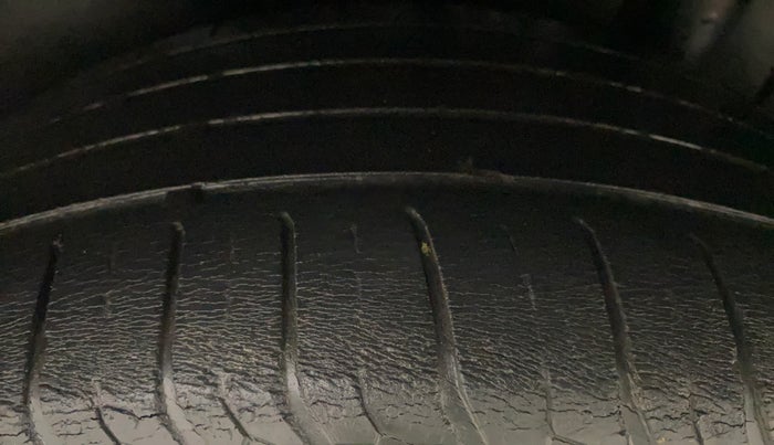 2017 Maruti S Cross ALPHA 1.3, Diesel, Manual, 87,011 km, Left Rear Tyre Tread