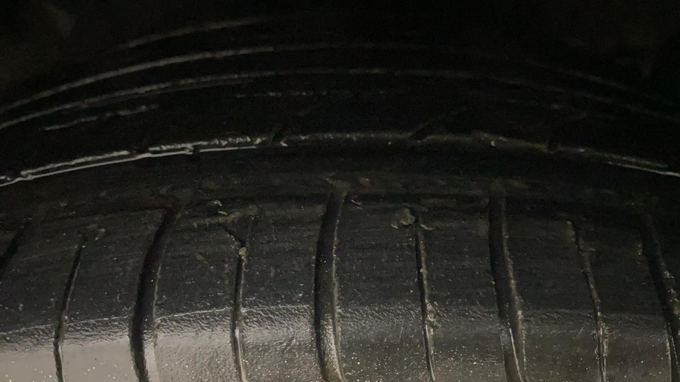 2017 Maruti S Cross ALPHA 1.3, Diesel, Manual, 87,034 km, Right Front Tyre Tread