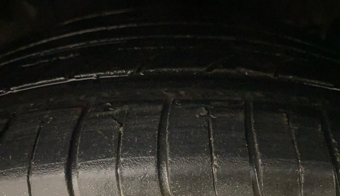 2017 Maruti S Cross ALPHA 1.3, Diesel, Manual, 87,011 km, Right Front Tyre Tread