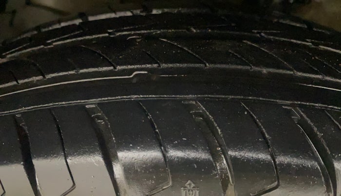 2013 Maruti Swift VDI, Diesel, Manual, 1,28,567 km, Left Front Tyre Tread