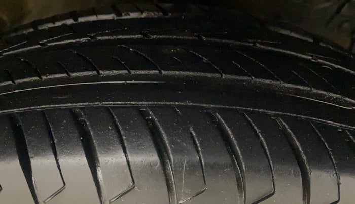 2013 Maruti Swift VDI, Diesel, Manual, 1,28,567 km, Right Front Tyre Tread