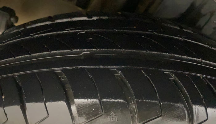 2013 Maruti Swift VDI, Diesel, Manual, 1,28,567 km, Right Rear Tyre Tread