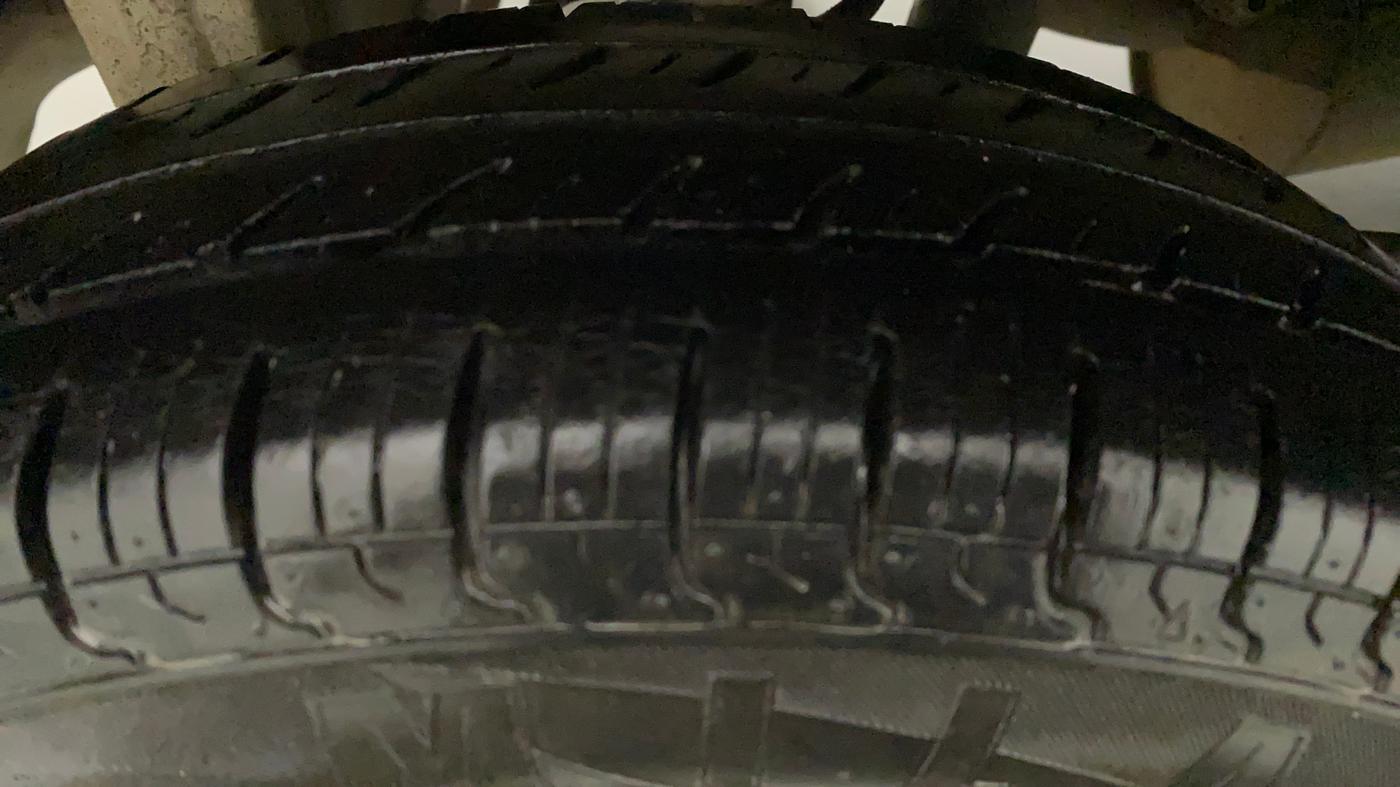 2016 Maruti Alto 800 LXI, Petrol, Manual, 34,996 km, Right Front Tyre Tread