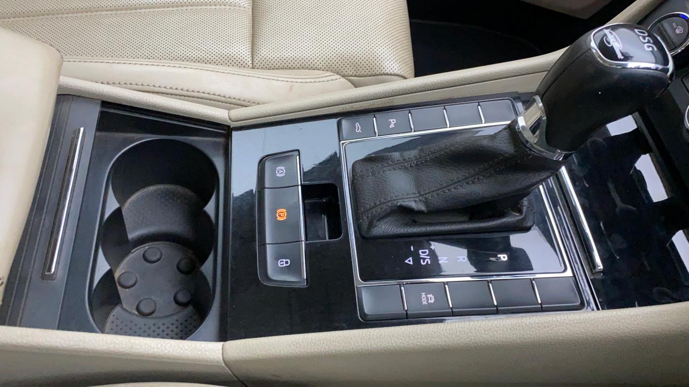 2016 Skoda Superb 1.8 TSI LK AT, Petrol, Automatic, 99,693 km, Gear Lever