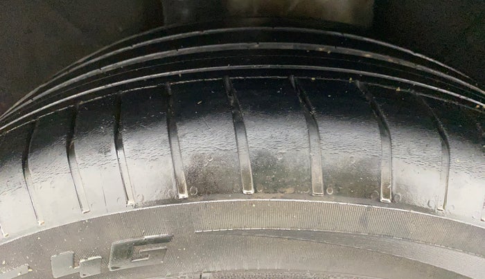 2016 Skoda Superb 1.8 TSI LK AT, Petrol, Automatic, 99,693 km, Right Rear Tyre Tread