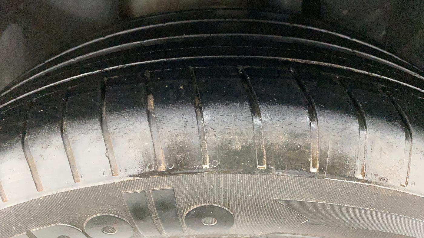 2016 Skoda Superb 1.8 TSI LK AT, Petrol, Automatic, 99,693 km, Left Rear Tyre Tread