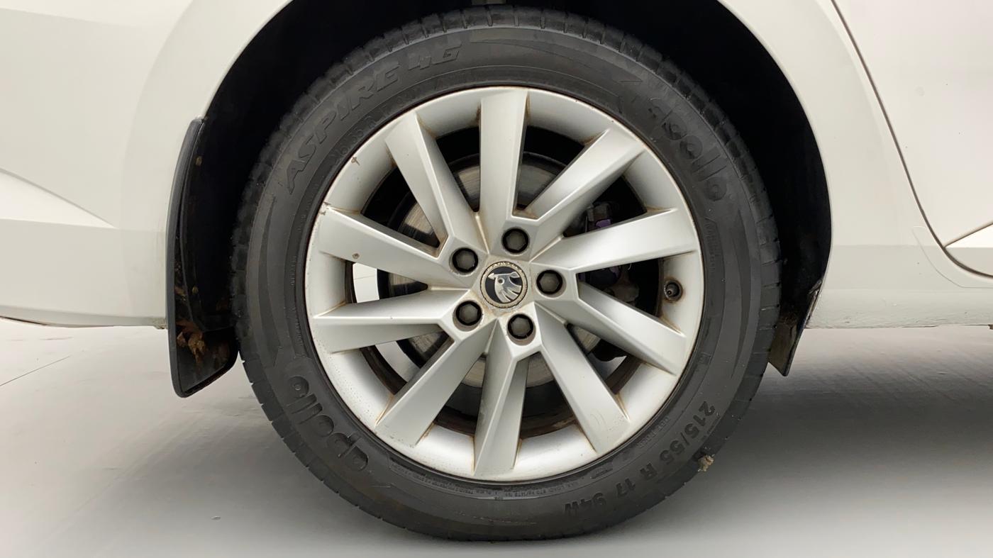 2016 Skoda Superb 1.8 TSI LK AT, Petrol, Automatic, 99,693 km, Right Rear Wheel